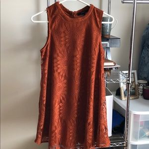 Lose dress w flower design